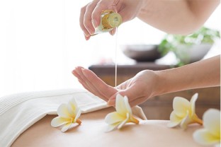 写真：アロママッサージ(有料)