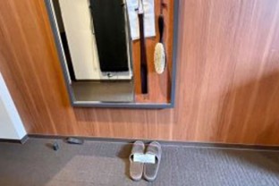 写真:シューシャイン、ブラシ、スリッパ、靴べら