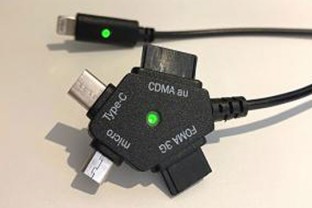 写真：各充電器の差込口