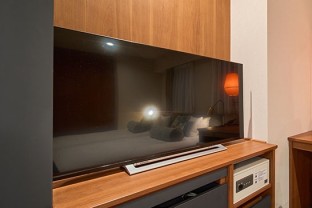 写真:50型4K衛星放送対応液晶テレビ