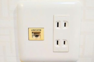 写真：LANケーブル差込口