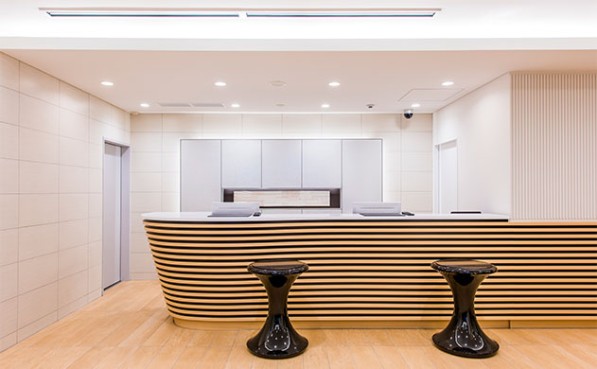 写真：ロビー・フロント