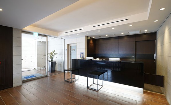 写真：ロビー・フロント