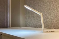 写真：デスクスタンド