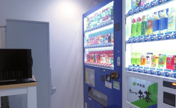写真：自動販売機、製氷機、電子レンジ