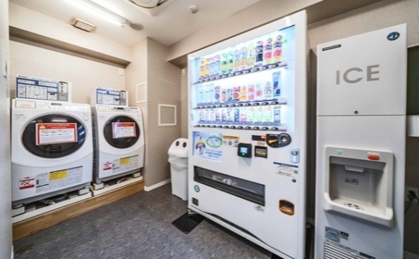 写真：コインランドリー・自動販売機
