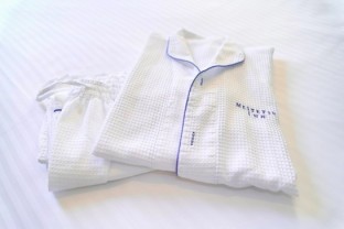 写真：パジャマ（上下セパレート）